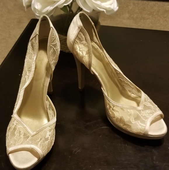 Sexy Lace Champagne Heels - Picture 2 of 4